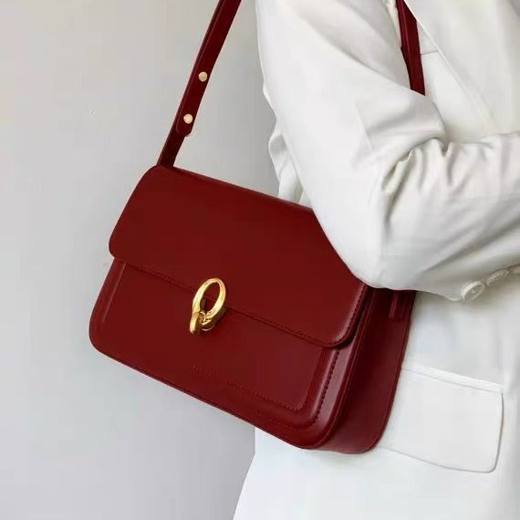 Vintage Charm Shoulder Bag